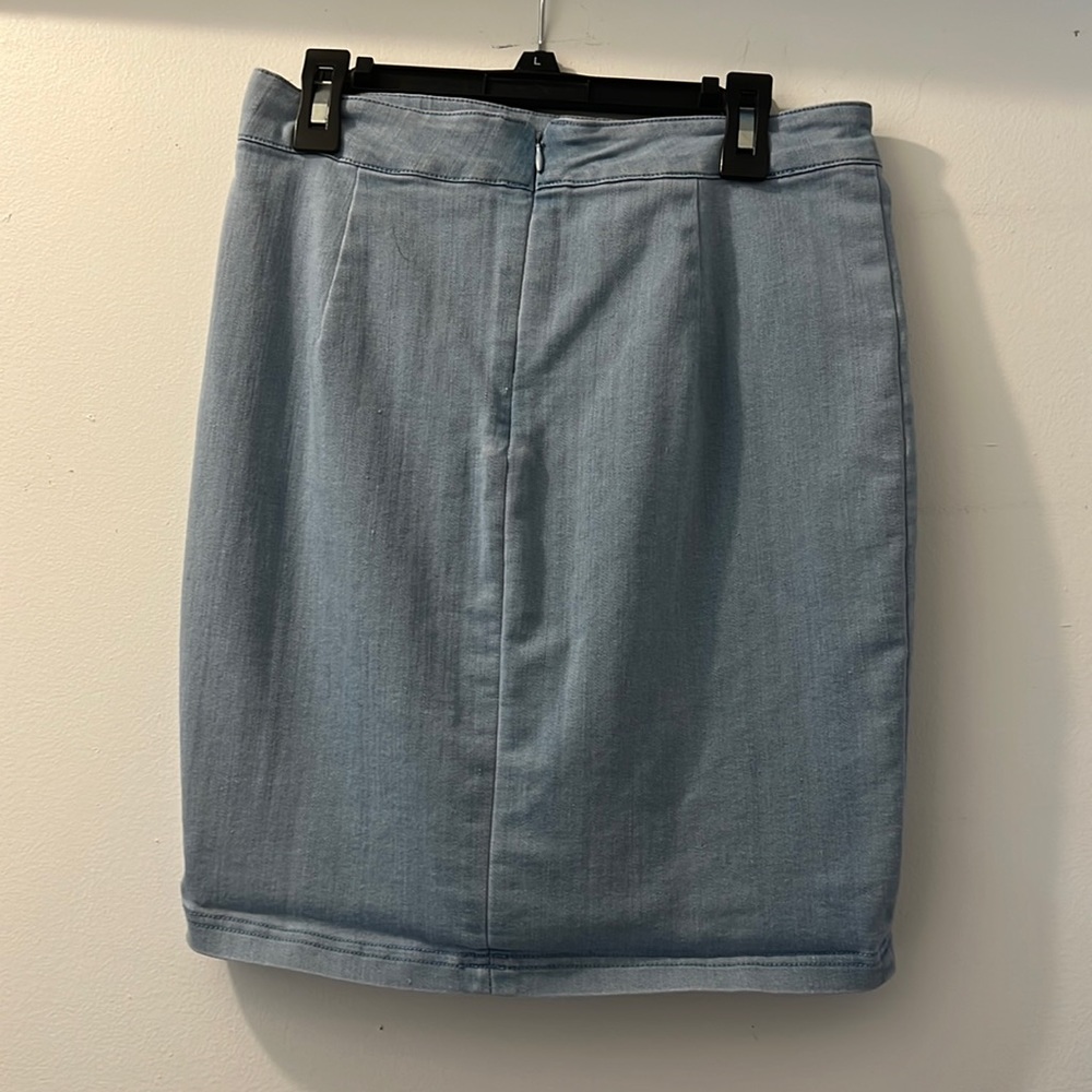 IRIS brand all blue Jean pencil skirt. No holes or tears! Size Small in women